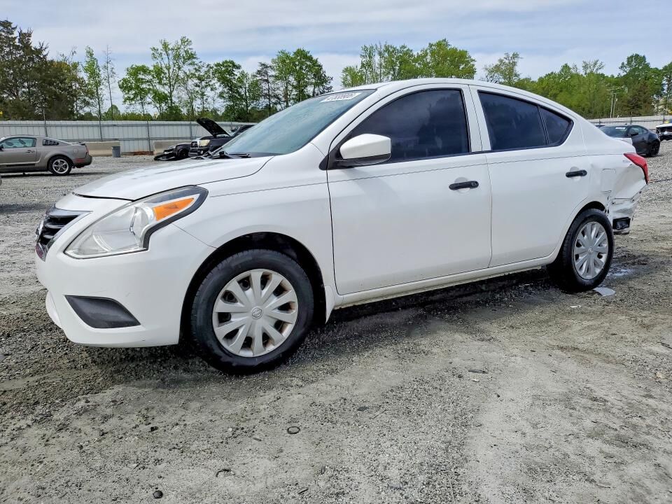 2016 NISSAN Versa