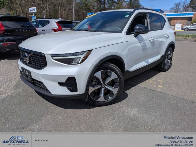 2024 VOLVO XC40