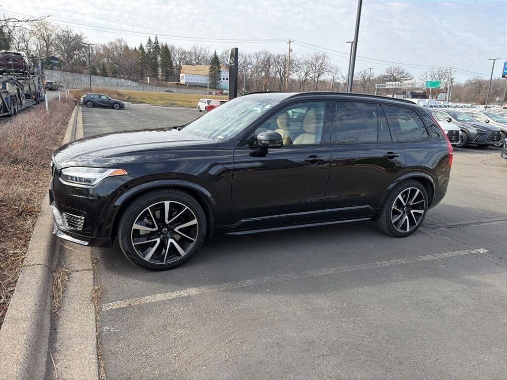 2023 VOLVO XC90