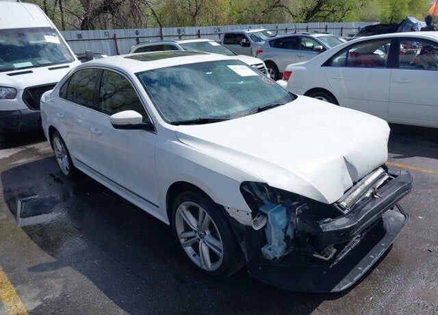 2013 VOLKSWAGEN Passat