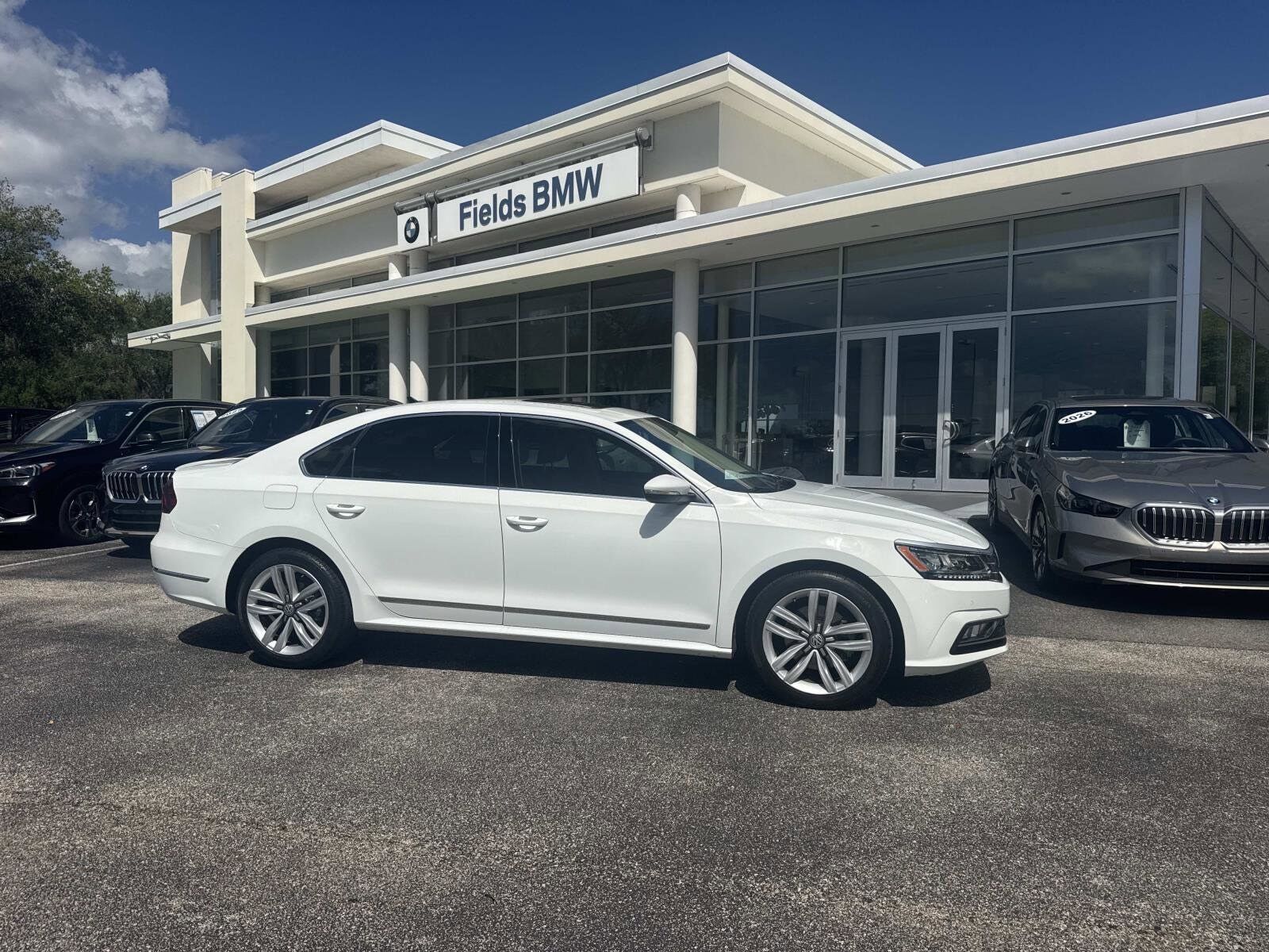 2017 VOLKSWAGEN Passat