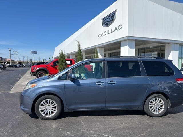 2013 TOYOTA Sienna