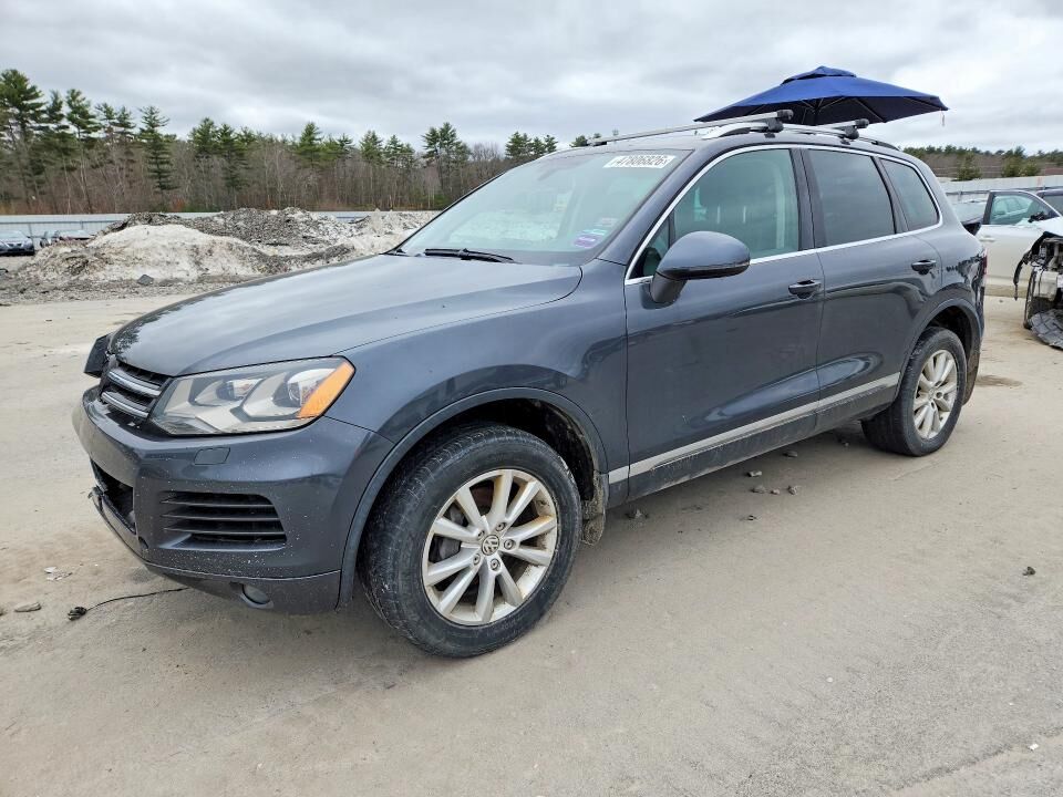 2013 VOLKSWAGEN Touareg