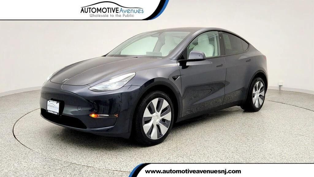 2024 TESLA Model Y