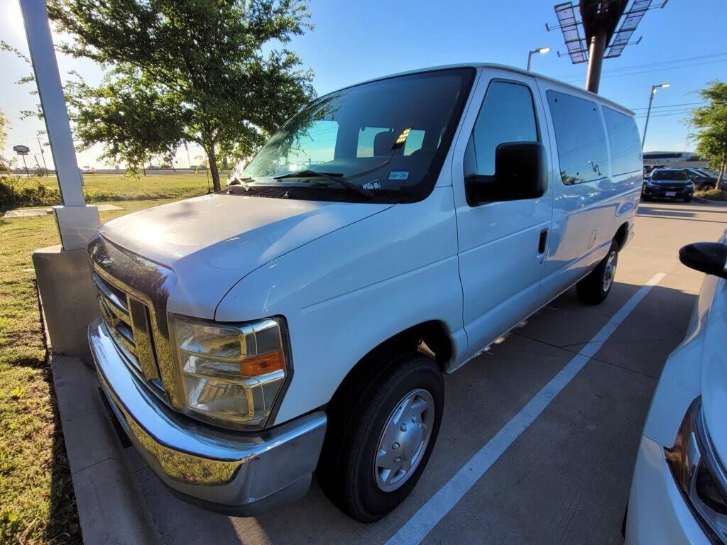 2011 FORD E-350