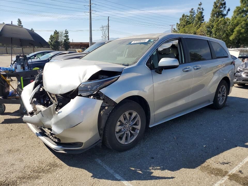 2024 TOYOTA Sienna