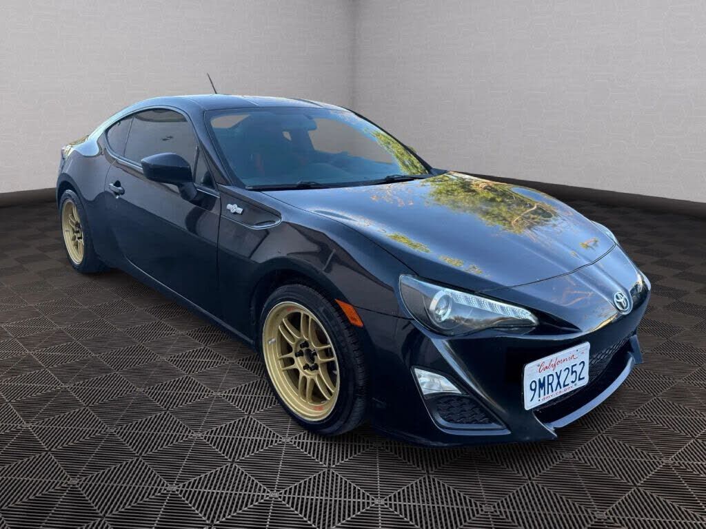2013 TOYOTA Scion