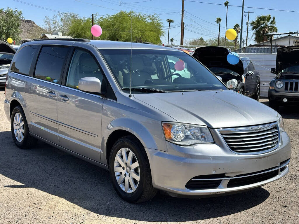 2016 CHRYSLER Town and Country