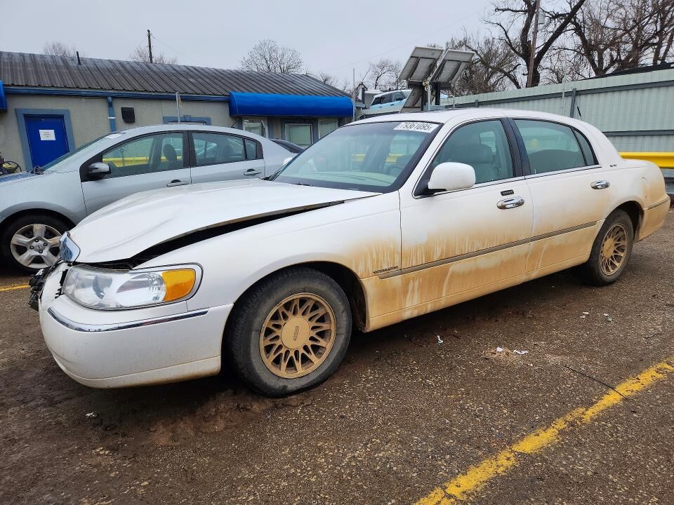 2001 LINCOLN Town Car