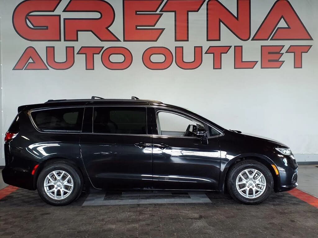 2022 CHRYSLER Pacifica
