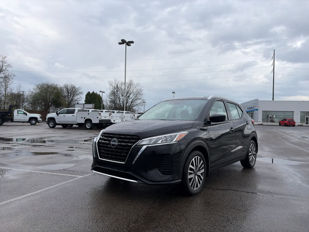 2023 NISSAN Kicks