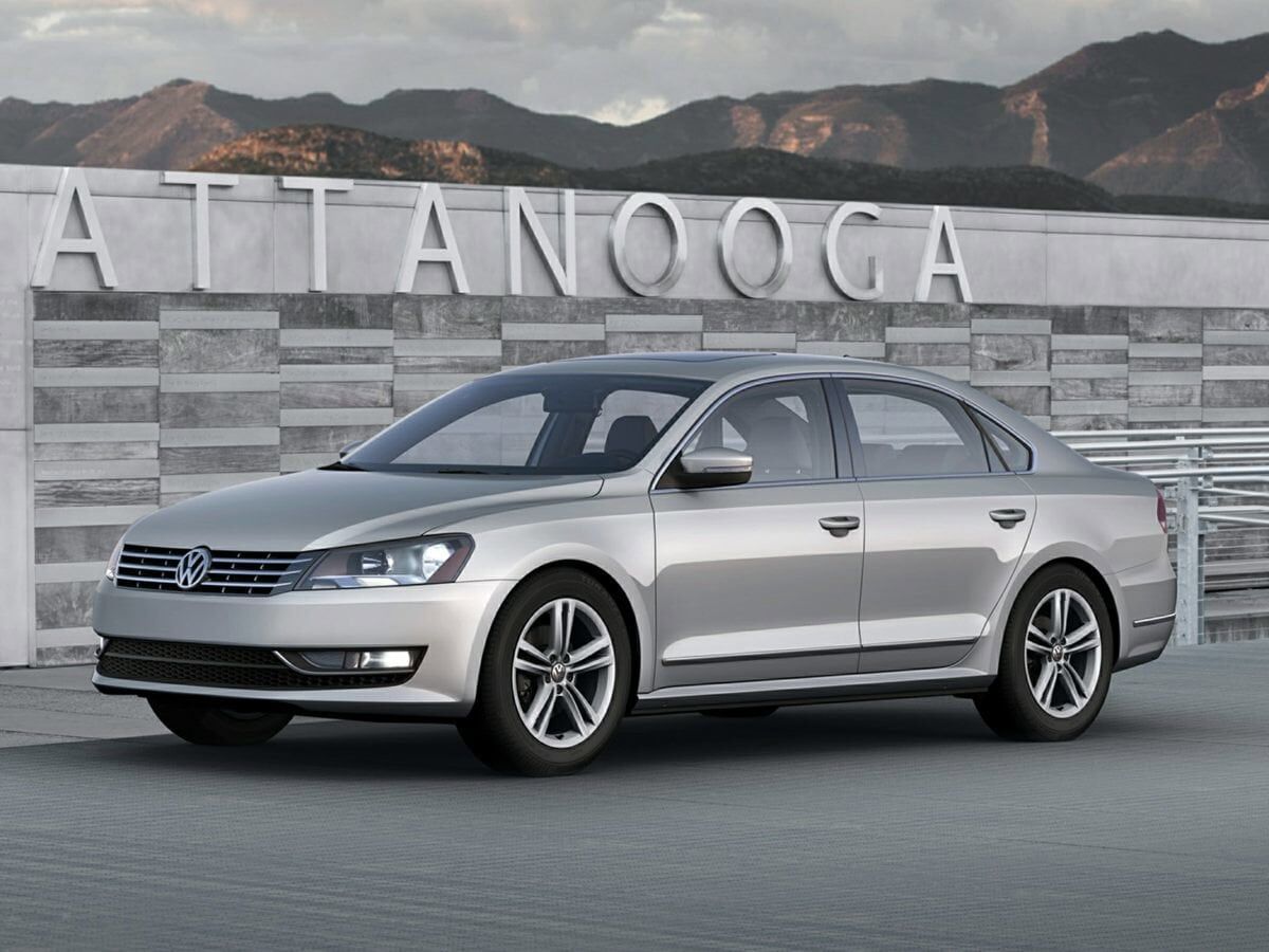 2013 VOLKSWAGEN Passat
