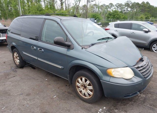 2005 CHRYSLER Town and Country