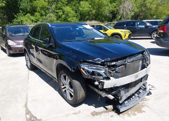 2015 MERCEDES-BENZ GLA-Class