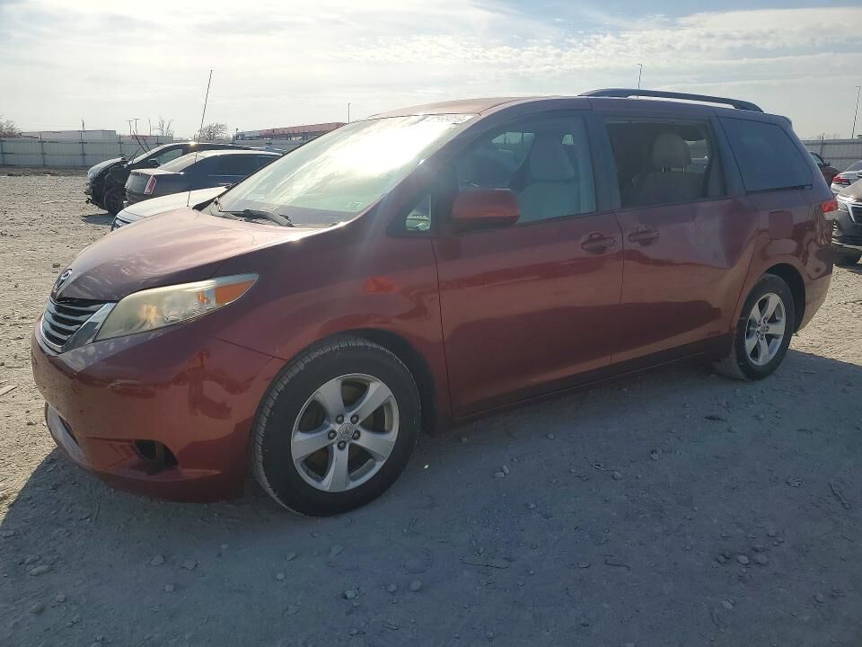 2011 TOYOTA Sienna