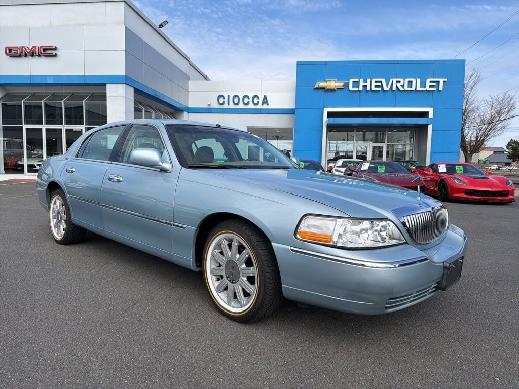 2009 LINCOLN Town Car