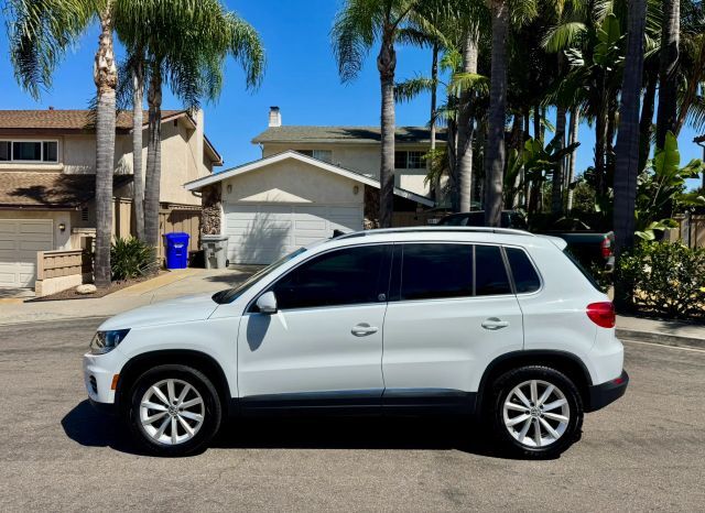 2017 VOLKSWAGEN Tiguan