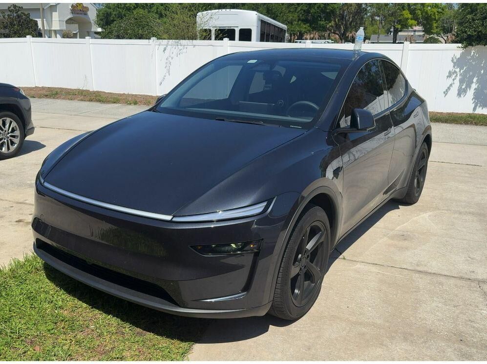 2026 TESLA Model Y