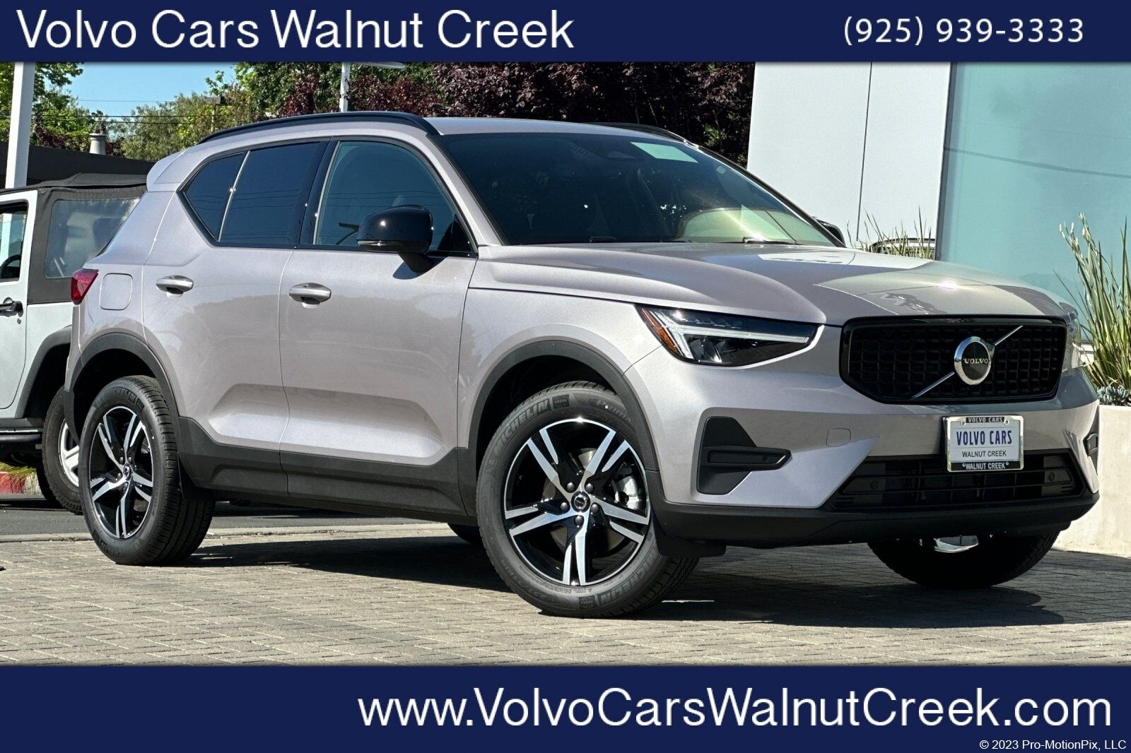 2026 VOLVO XC40