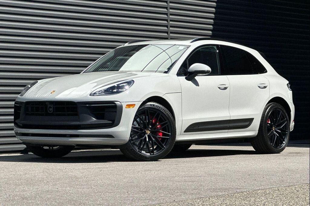 2026 PORSCHE Macan