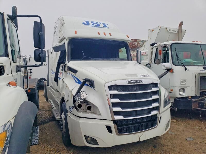 2018 FREIGHTLINER New Cascadia 126" Sleepercab