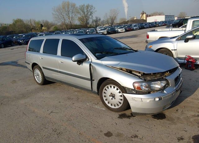 2001 VOLVO V70