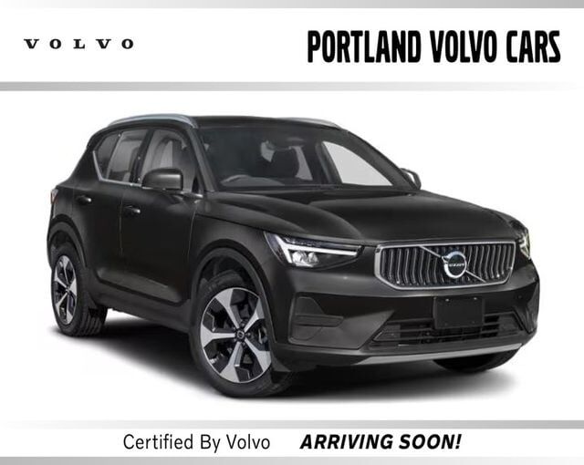 2025 VOLVO XC40