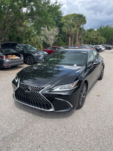 2025 LEXUS ES