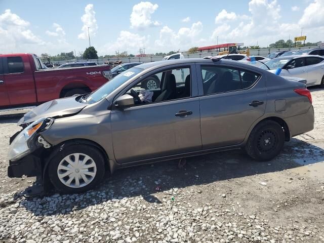 2017 NISSAN Versa