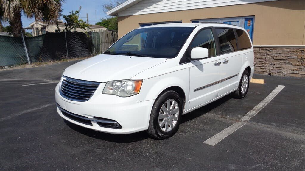 2015 CHRYSLER Town and Country
