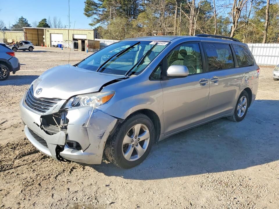 2012 TOYOTA Sienna