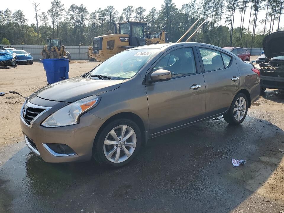 2015 NISSAN Versa