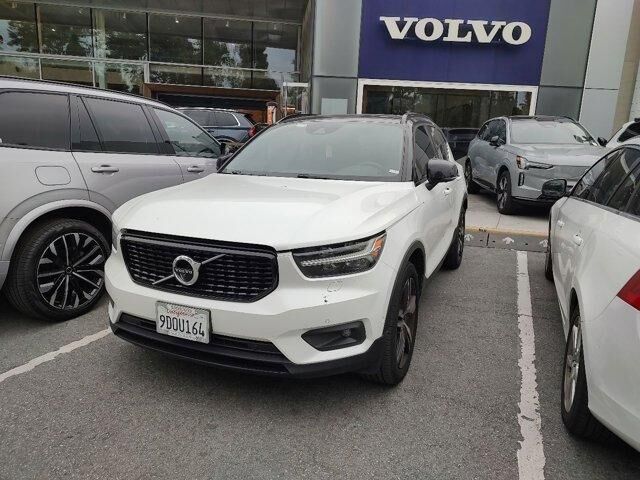 2020 VOLVO XC40