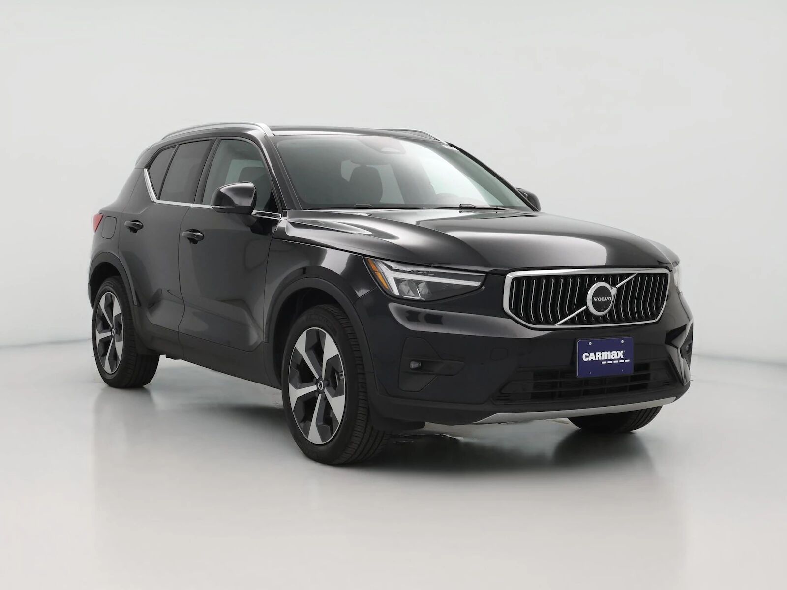 2025 VOLVO XC40
