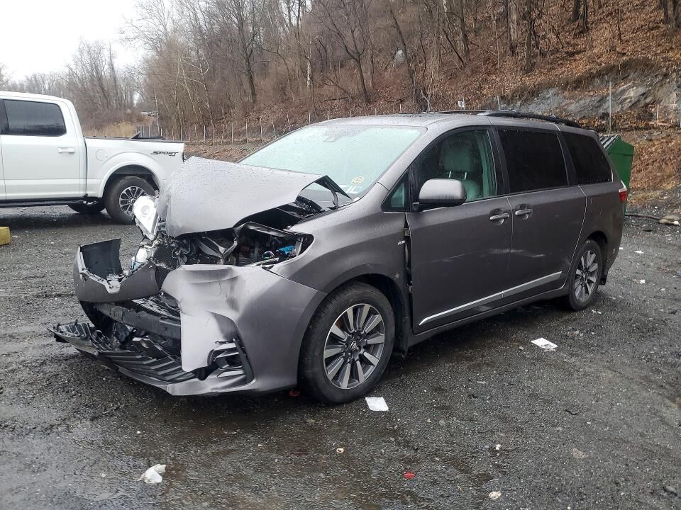 2018 TOYOTA Sienna