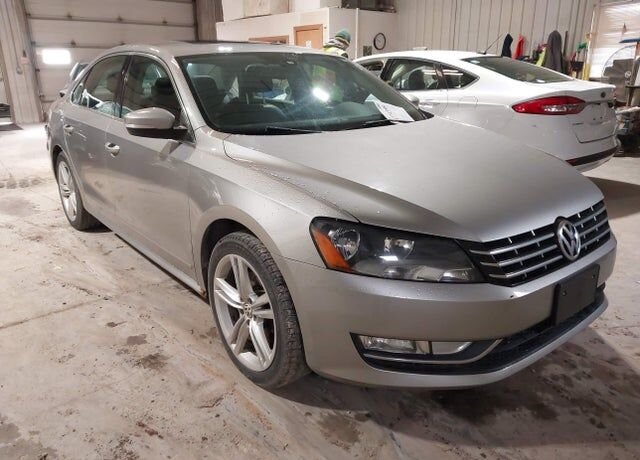 2014 VOLKSWAGEN Passat