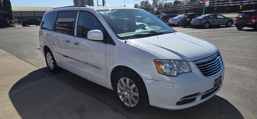 2014 CHRYSLER Town and Country