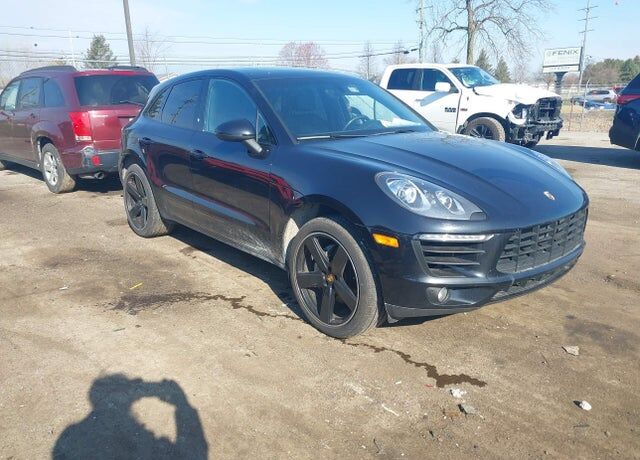 2015 PORSCHE Macan