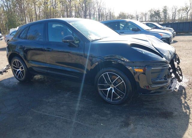 2025 PORSCHE Macan