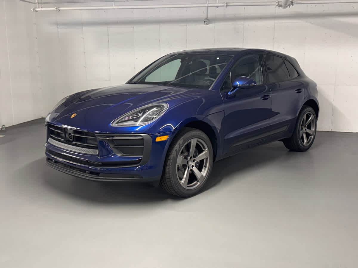 2025 PORSCHE Macan