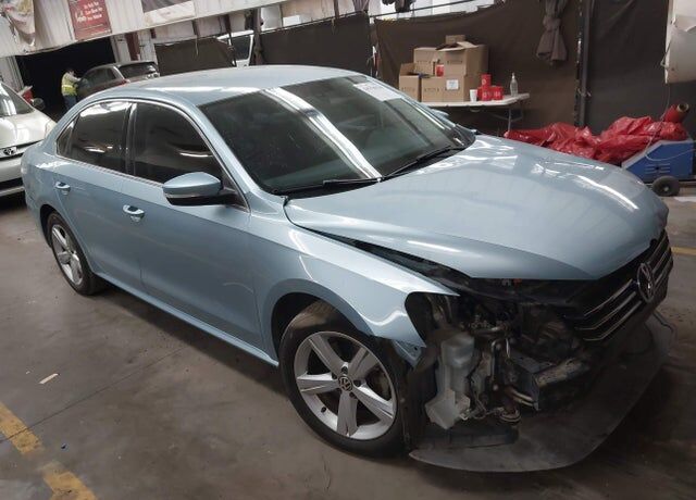 2012 VOLKSWAGEN Passat