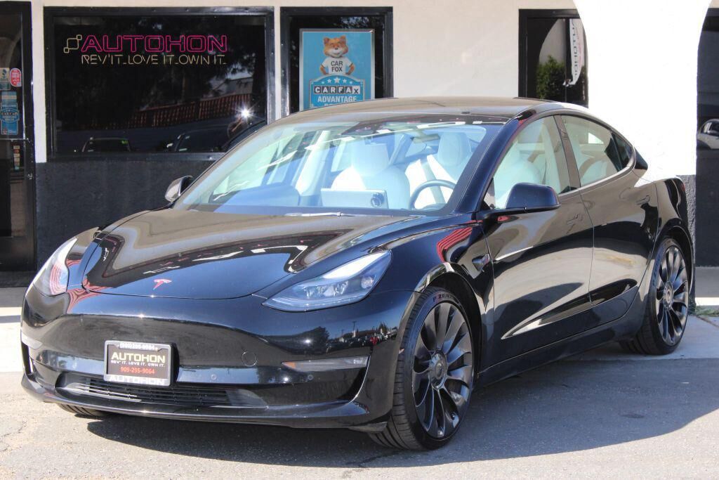 2022 TESLA Model 3
