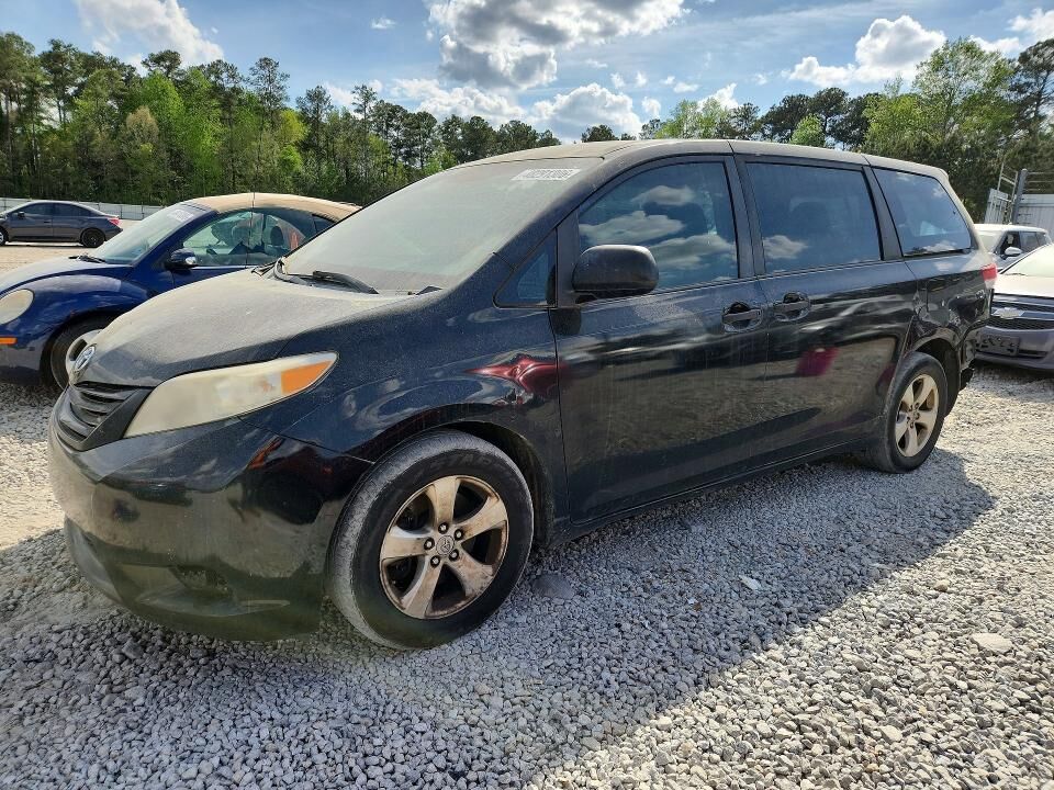2011 TOYOTA Sienna