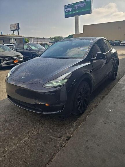 2024 TESLA Model Y