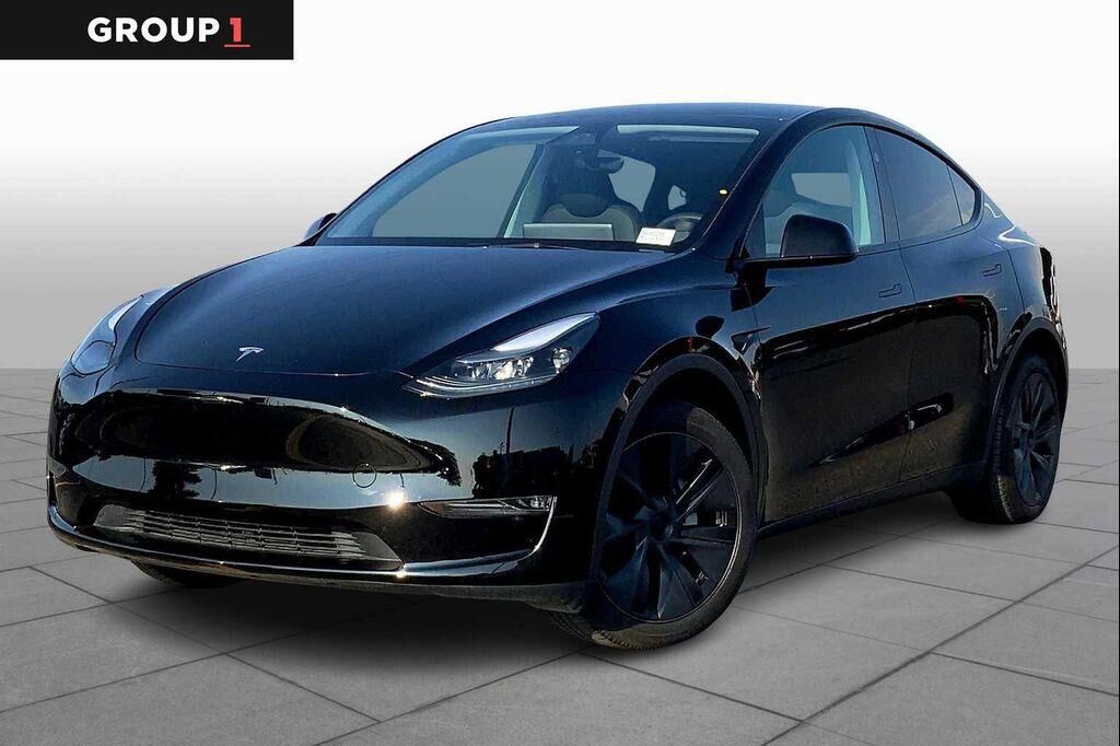2025 TESLA Model Y