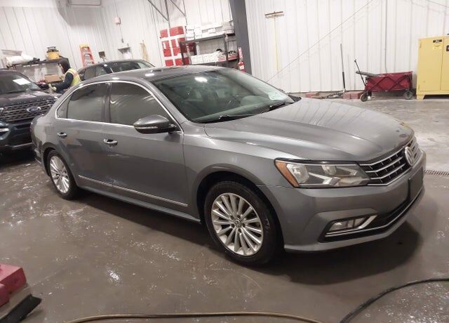 2016 VOLKSWAGEN Passat