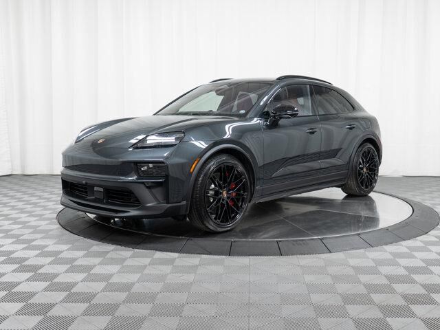 2026 PORSCHE Macan