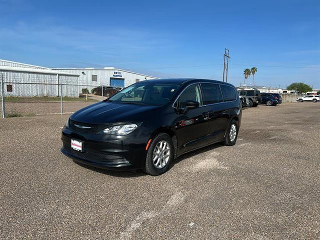 2023 CHRYSLER Voyager