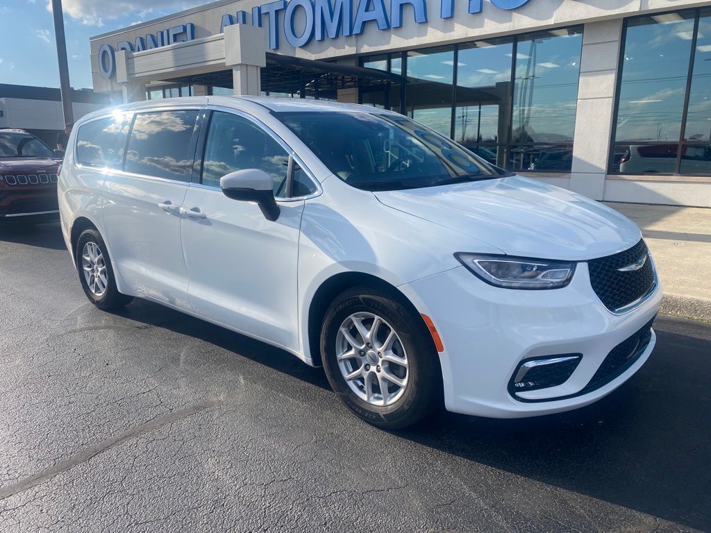 2023 CHRYSLER Pacifica