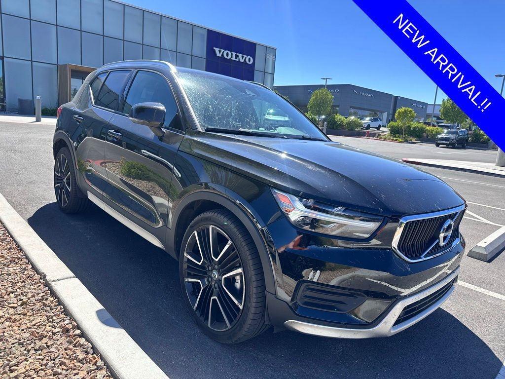 2020 VOLVO XC40